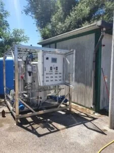 Impianto industriale di trattamento acque installato all'esterno per attività di ricerca del PON Ricerca e Innovazione 2014-2020.